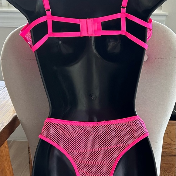 Hot Pink mesh banded, open bra, and panty set NWOT. - Picture 4 of 8